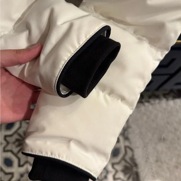 Canada Goose Chelsea Parka - CR Black Label - Picture 9 of 16